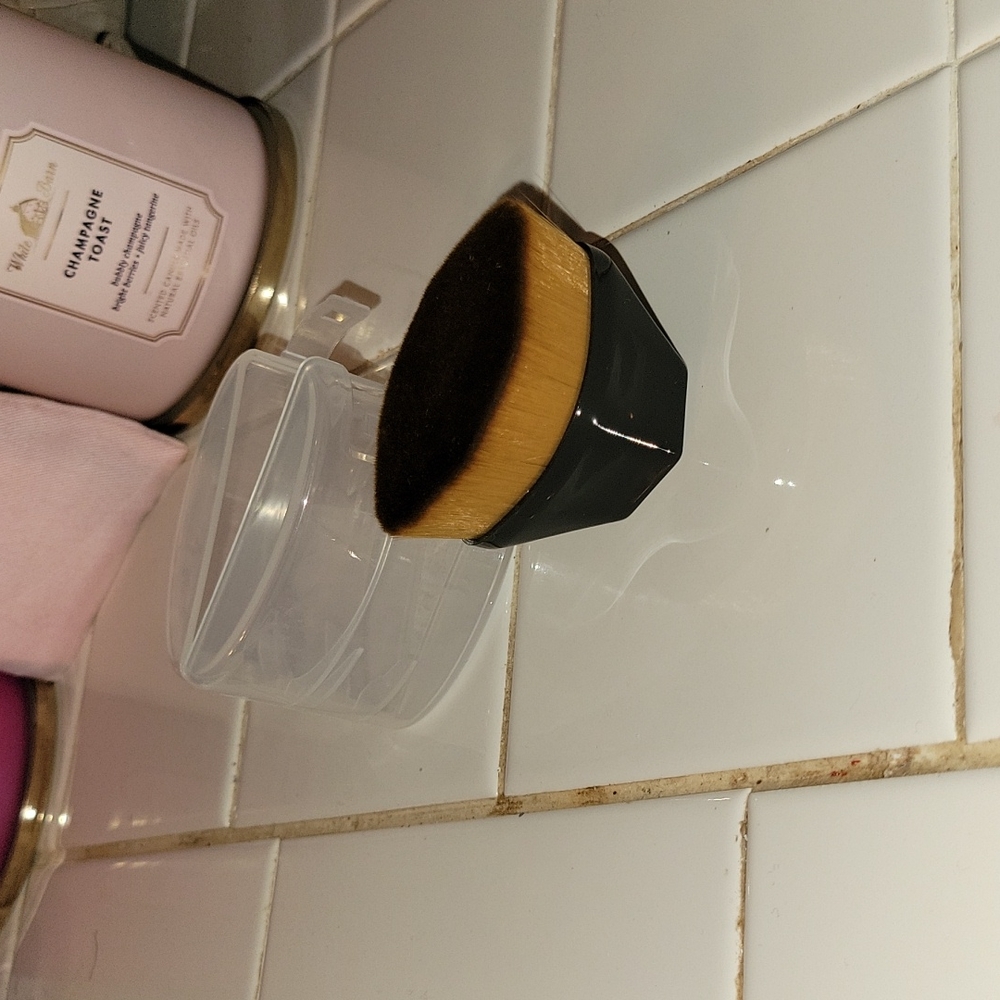 Full coverage makeup brushe